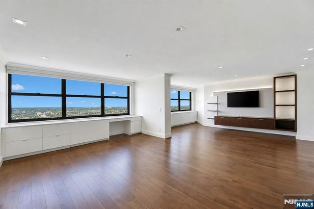 7000 Boulevard East 39G, Guttenberg, NJ 07093