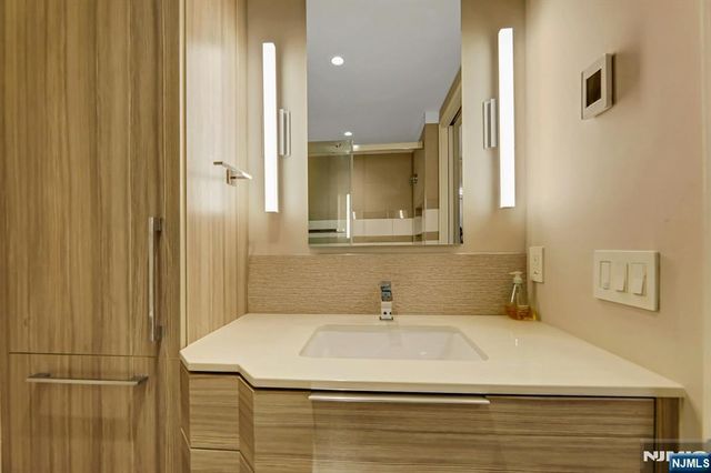 7000 Boulevard East 39G, Guttenberg, NJ 07093