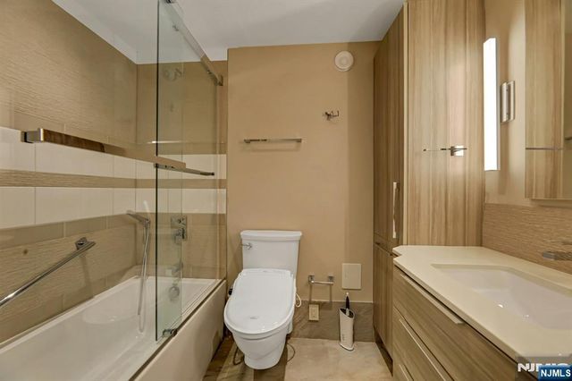7000 Boulevard East 39G, Guttenberg, NJ 07093