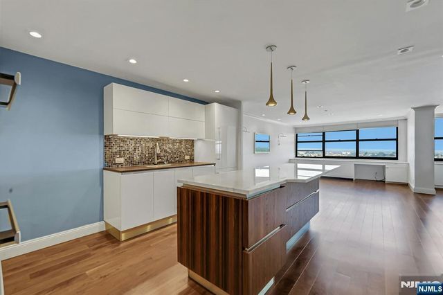7000 Boulevard East 39G, Guttenberg, NJ 07093