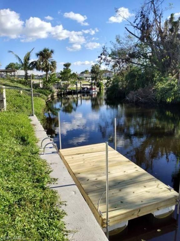 847 Hydrangea DR, NORTH FORT MYERS, FL 33903 — photo 2