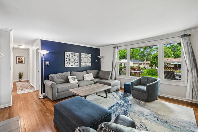 1810 N RIDGE Avenue, Arlington Heights, IL 60004