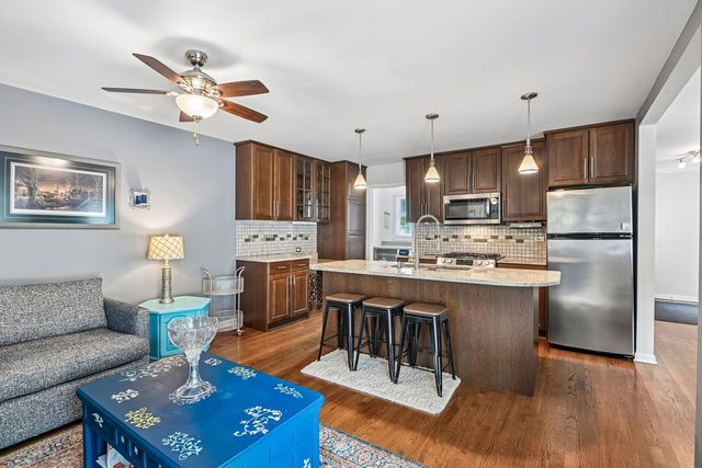 1810 N RIDGE Avenue, Arlington Heights, IL 60004
