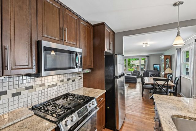 1810 N RIDGE Avenue, Arlington Heights, IL 60004