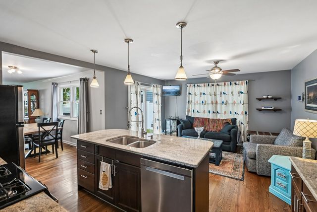 1810 N RIDGE Avenue, Arlington Heights, IL 60004