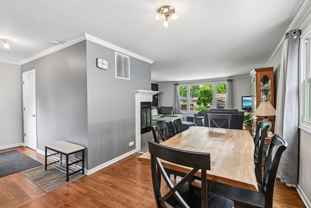 1810 N RIDGE Avenue, Arlington Heights, IL 60004