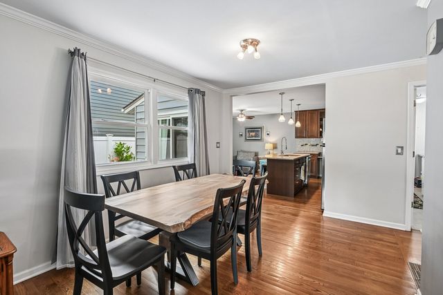 1810 N RIDGE Avenue, Arlington Heights, IL 60004