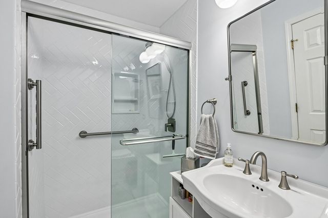 1810 N RIDGE Avenue, Arlington Heights, IL 60004