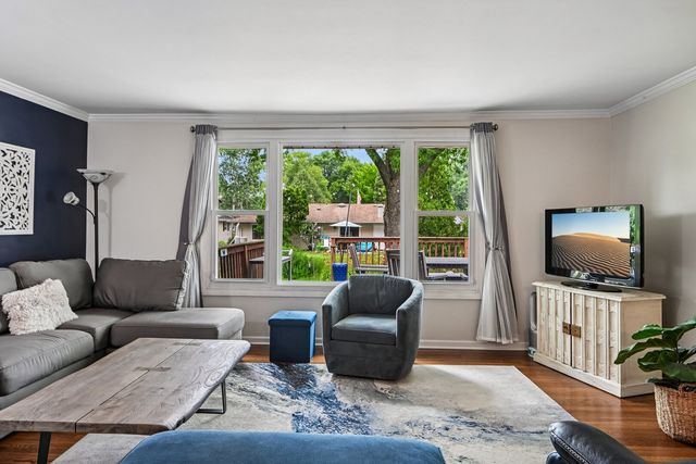 1810 N RIDGE Avenue, Arlington Heights, IL 60004