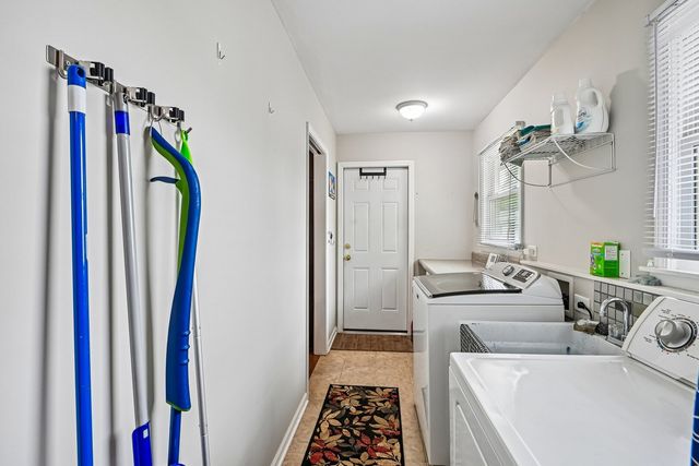 1810 N RIDGE Avenue, Arlington Heights, IL 60004