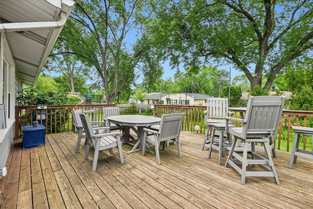 1810 N RIDGE Avenue, Arlington Heights, IL 60004