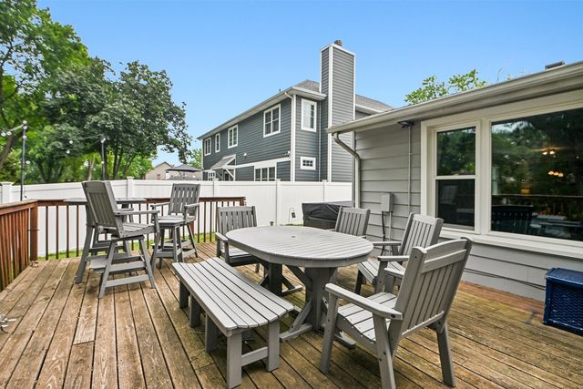 1810 N RIDGE Avenue, Arlington Heights, IL 60004