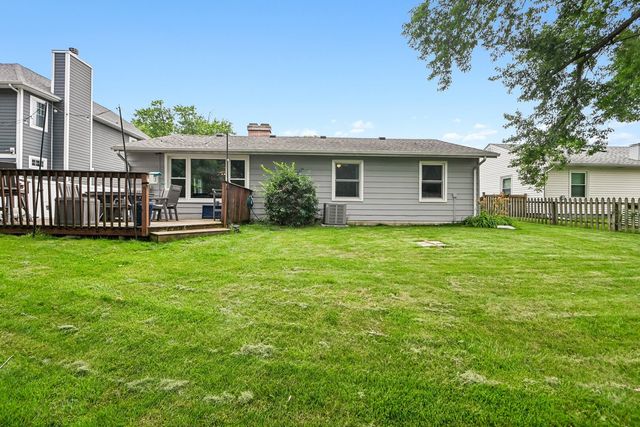 1810 N RIDGE Avenue, Arlington Heights, IL 60004