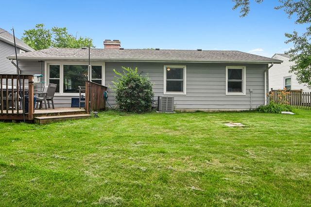 1810 N RIDGE Avenue, Arlington Heights, IL 60004