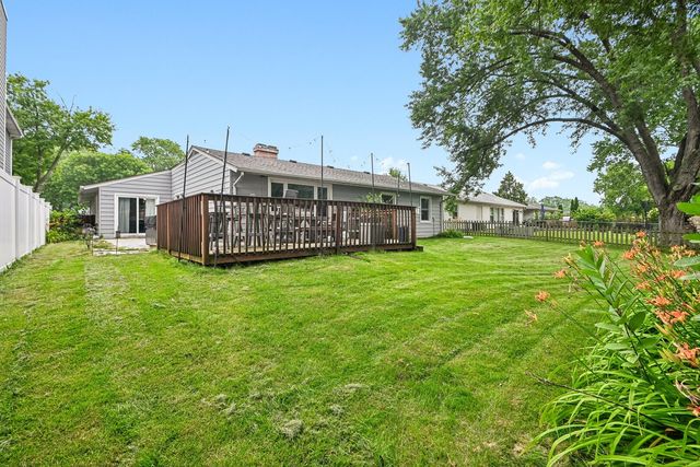 1810 N RIDGE Avenue, Arlington Heights, IL 60004
