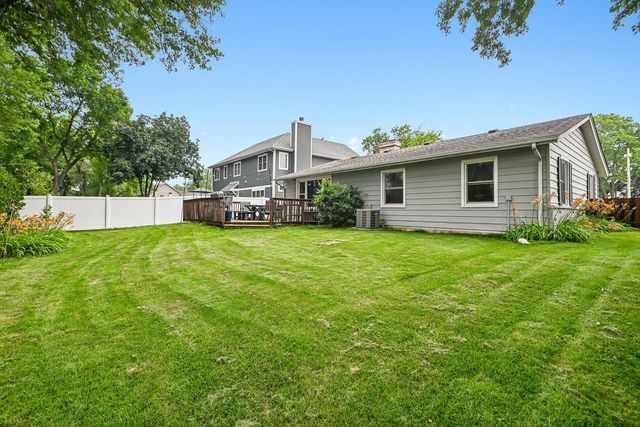 1810 N RIDGE Avenue, Arlington Heights, IL 60004