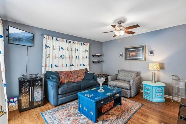 1810 N RIDGE Avenue, Arlington Heights, IL 60004