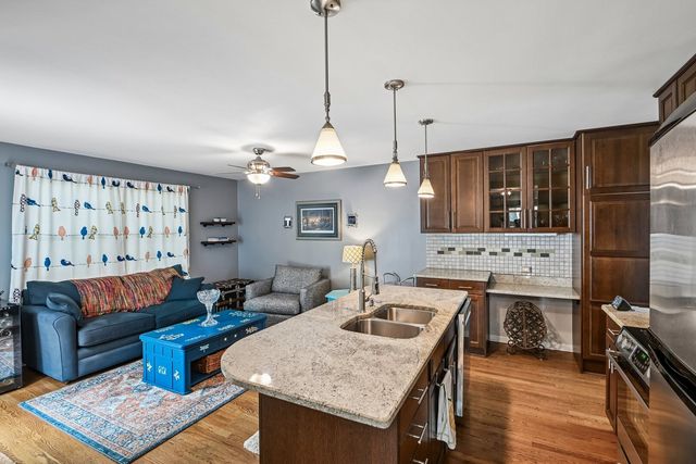1810 N RIDGE Avenue, Arlington Heights, IL 60004