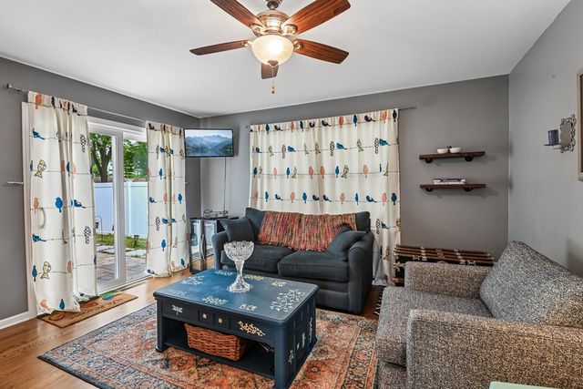 1810 N RIDGE Avenue, Arlington Heights, IL 60004