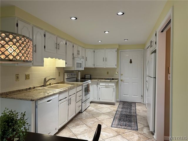 25 Wellington Court, Amherst, NY 14221