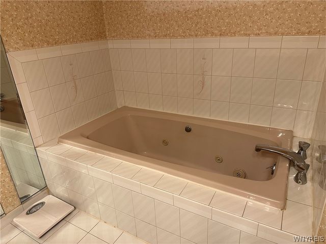 25 Wellington Court, Amherst, NY 14221