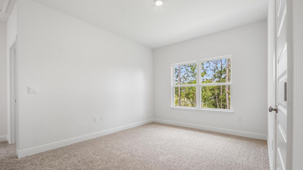 Image 14 of property listing at 2809 Wingman Way, Crestview, FL 32539