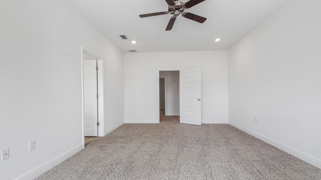 Image 17 of property listing at 2809 Wingman Way, Crestview, FL 32539