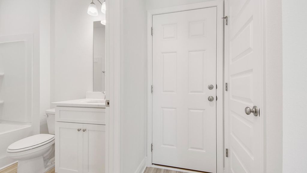 Image 32 of property listing at 2809 Wingman Way, Crestview, FL 32539