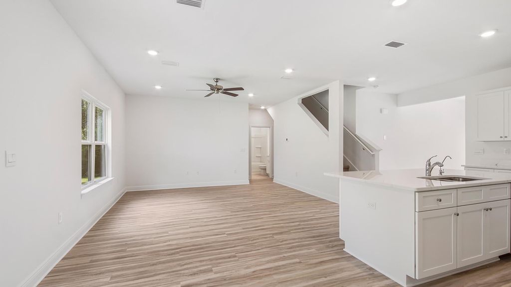 Image 8 of property listing at 2809 Wingman Way, Crestview, FL 32539