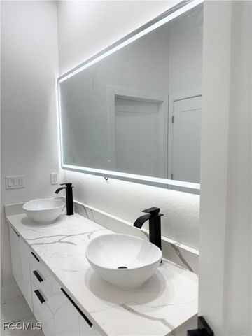 5008 N Obispo CIR, Labelle, FL 33935