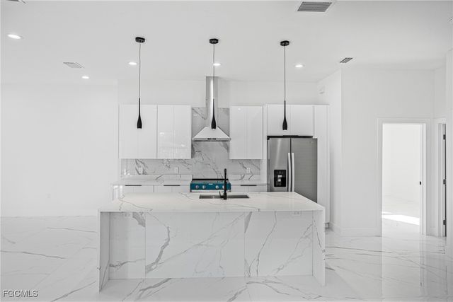 5008 N Obispo CIR, Labelle, FL 33935