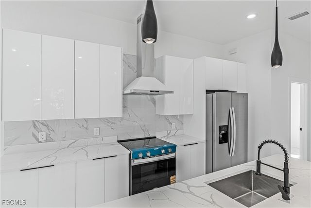 5008 N Obispo CIR, Labelle, FL 33935