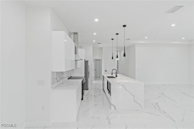 5008 N Obispo CIR, Labelle, FL 33935