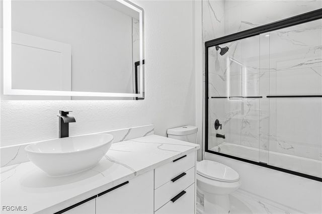 5008 N Obispo CIR, Labelle, FL 33935