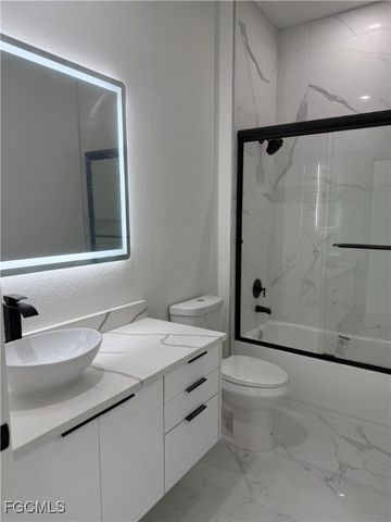 5008 N Obispo CIR, Labelle, FL 33935