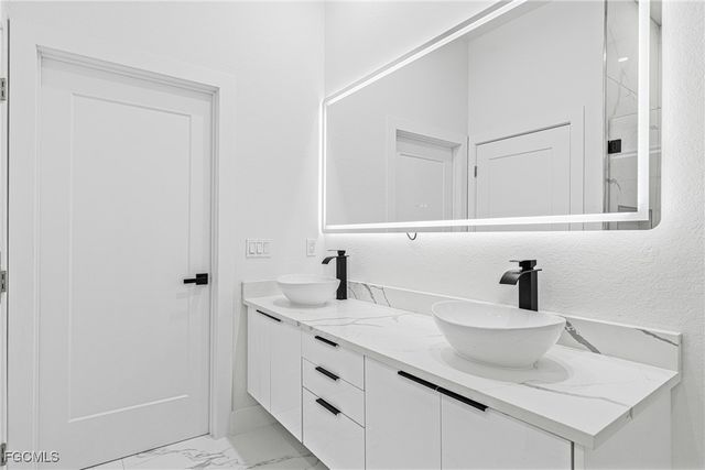 5008 N Obispo CIR, Labelle, FL 33935