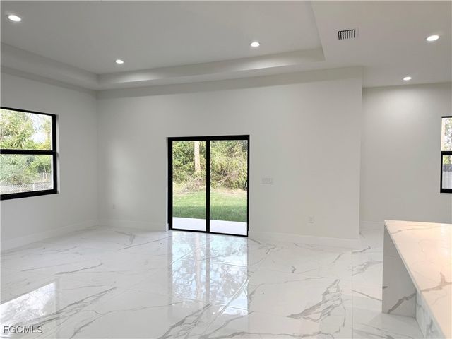 5008 N Obispo CIR, Labelle, FL 33935