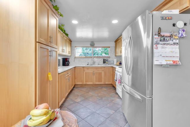 945 Sharian St, West Sacramento, CA 95605