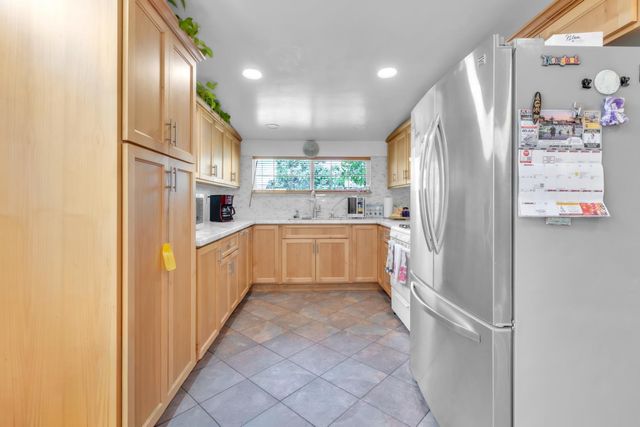 945 Sharian St, West Sacramento, CA 95605