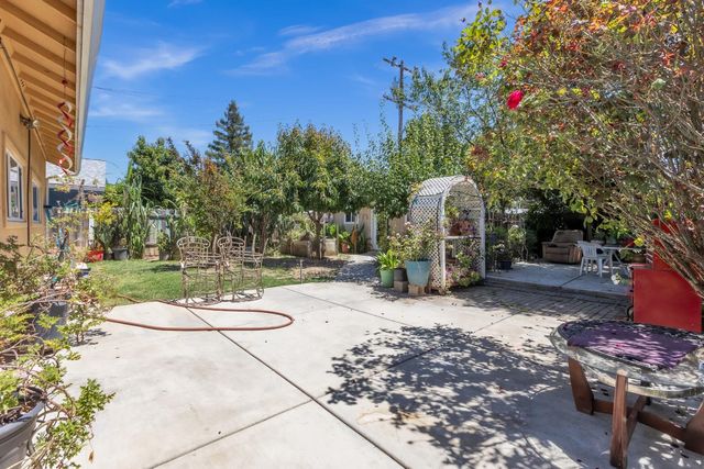 945 Sharian St, West Sacramento, CA 95605