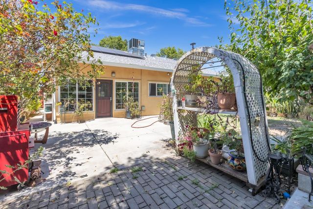 945 Sharian St, West Sacramento, CA 95605