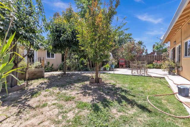 945 Sharian St, West Sacramento, CA 95605
