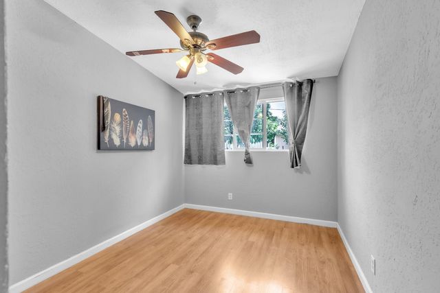 945 Sharian St, West Sacramento, CA 95605