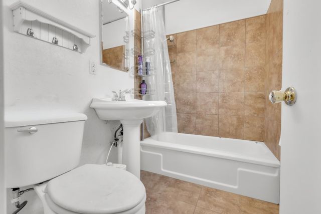 945 Sharian St, West Sacramento, CA 95605