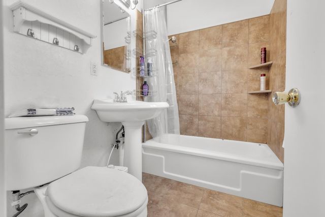 945 Sharian St, West Sacramento, CA 95605