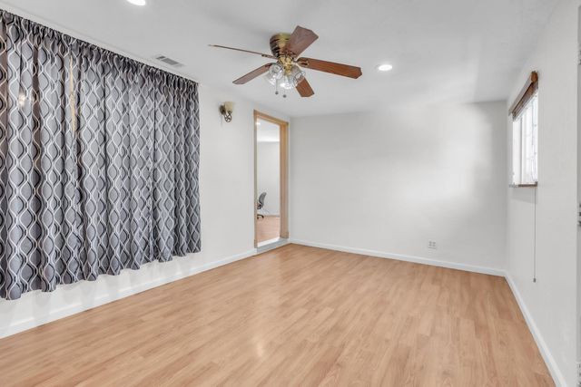 945 Sharian St, West Sacramento, CA 95605