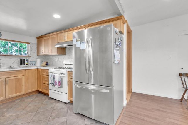 945 Sharian St, West Sacramento, CA 95605