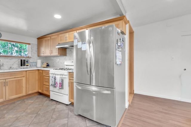 945 Sharian St, West Sacramento, CA 95605