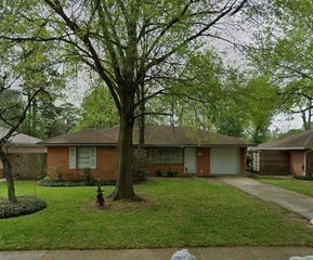 2031 Saxon Drive, Houston, TX 77018