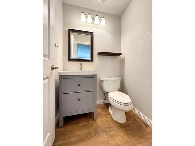 935 Brittany Way, Highlands Ranch, CO 80126